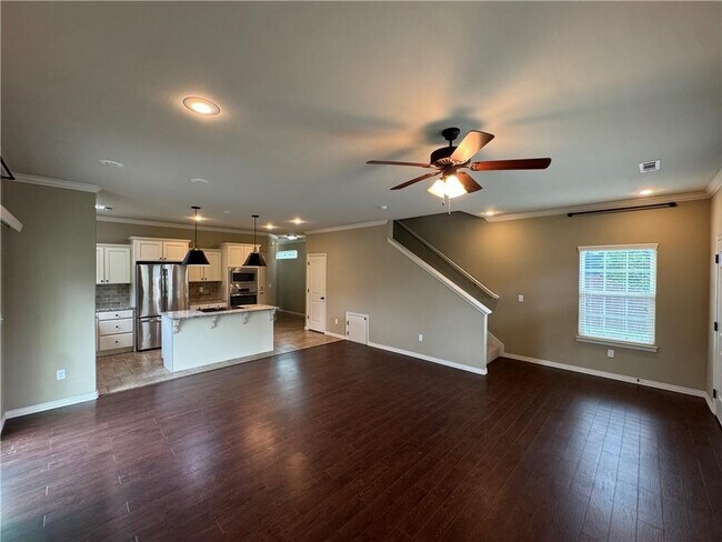 Building Photo - 626 N Tennyson Ln