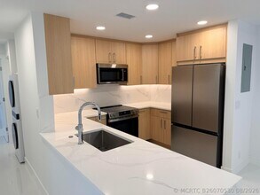 Building Photo - 6439 Bay Club Dr