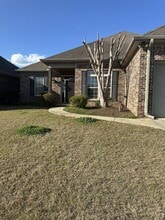 Building Photo - 808 Greenbriar Pl