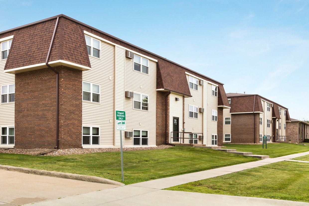 1007 Kermit Dr, Knoxville, IA 50138 Apartments in Knoxville, IA