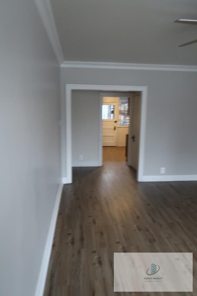 Building Photo - 3454 N Kedvale Ave