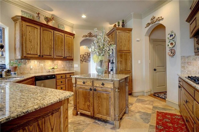 Building Photo - 2101 Lookout Trail