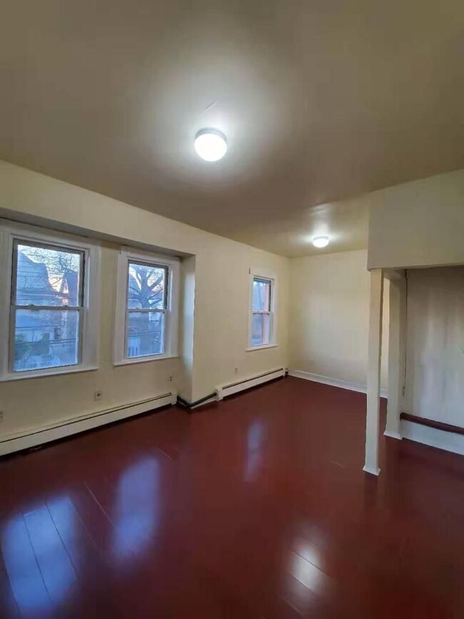 Living room - 9525 115th St