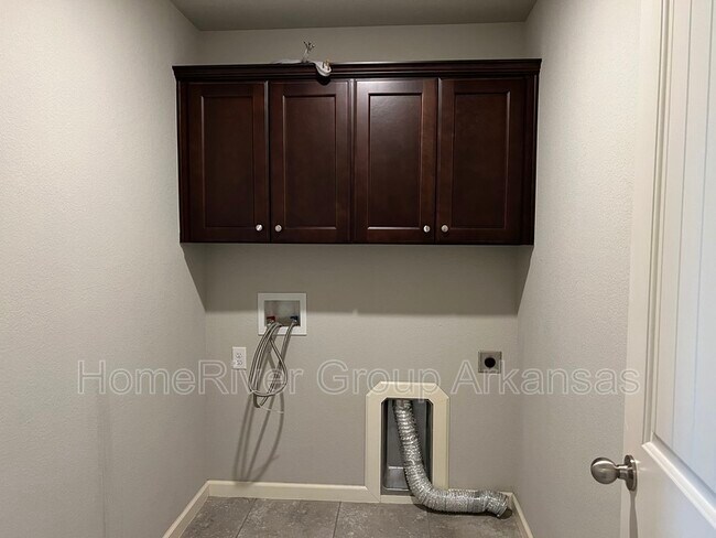 Building Photo - 2160 Hunter Dr
