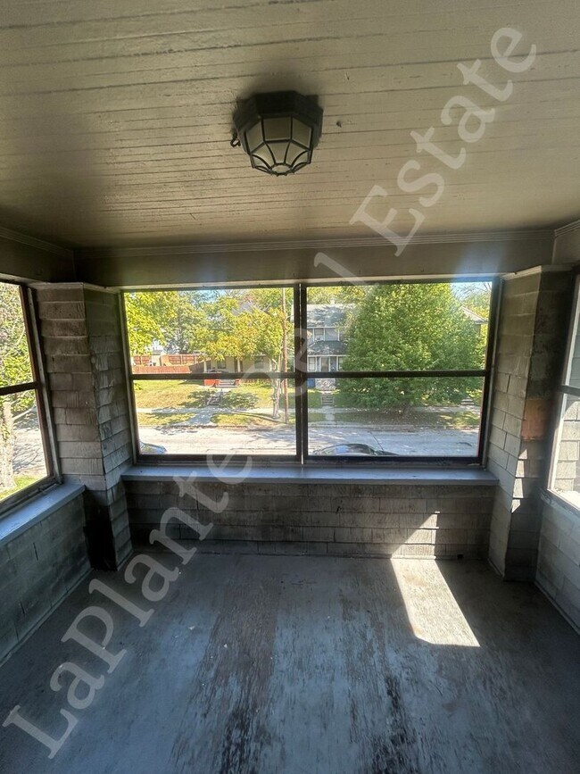 Foto del edificio - 3137 Kimball Ave