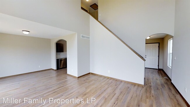 Building Photo - 4 br, 3.5 bath House - 718 Deer Haven