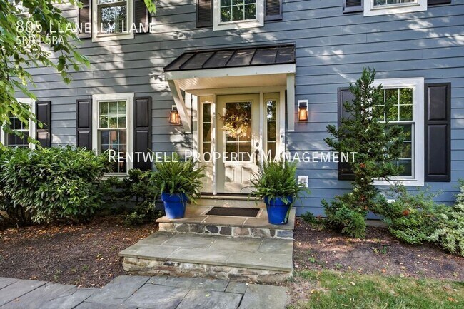 Building Photo - 805 Llanelly Ln
