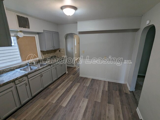Building Photo - Spacious 3-Bedroom Home with 2-Car Garage ...