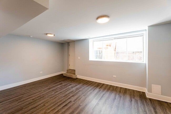 Foto del edificio - 2332 W 18th Pl