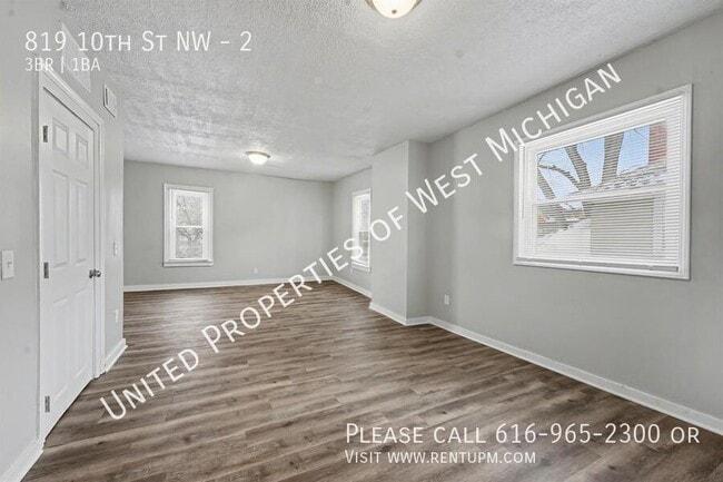 Building Photo - 819 10th St NW