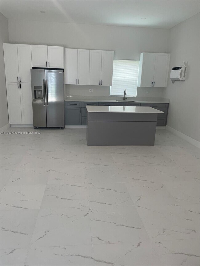 Foto del edificio - 320 SW 78th Ave