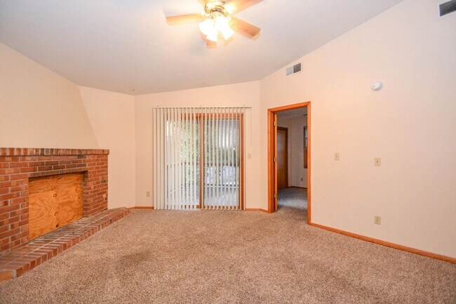 Building Photo - 543 E Smith Ave