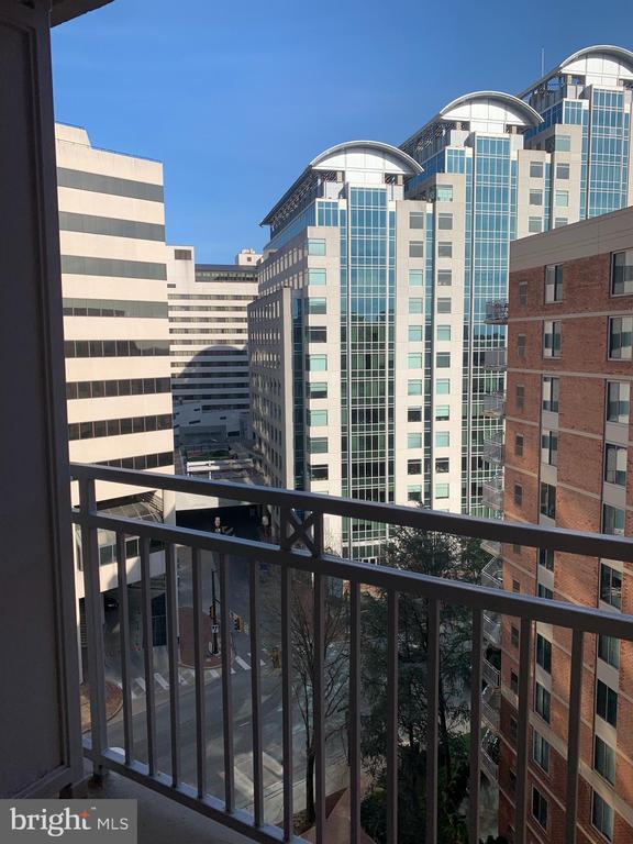 Foto del edificio - 7500 Woodmont Ave