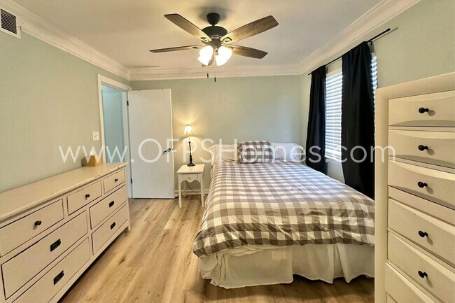 Foto del edificio - Available June