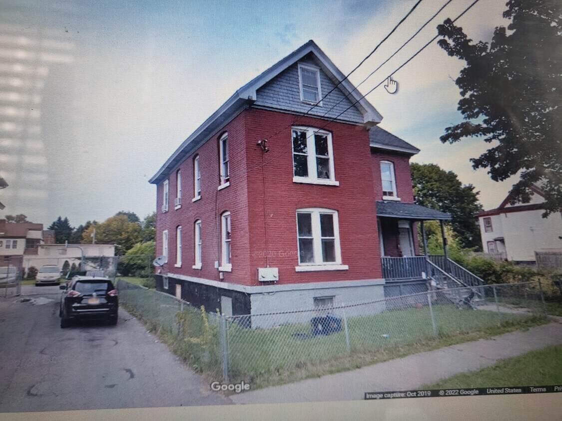 Huge 3 Bedroom Apt. Section 8 Welcome - 101 E Beard Ave