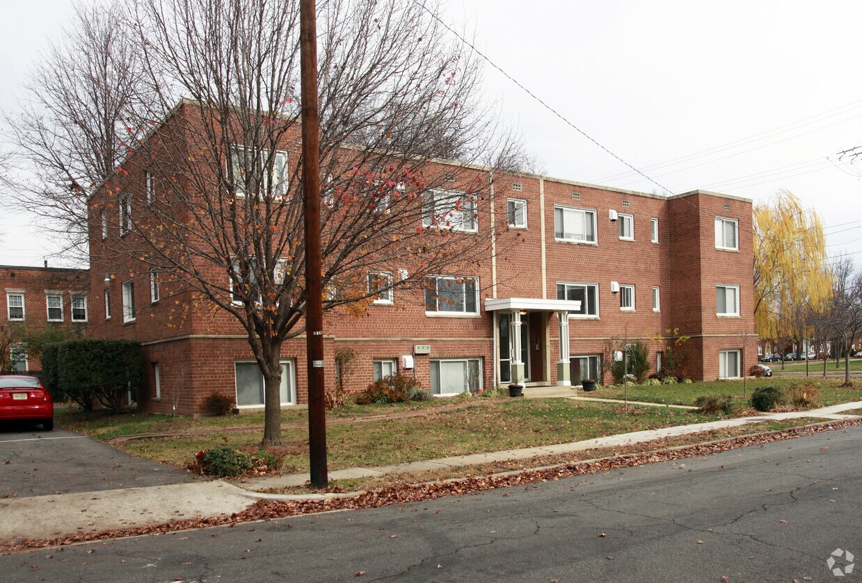 Building Photo - 306 Adams Ave