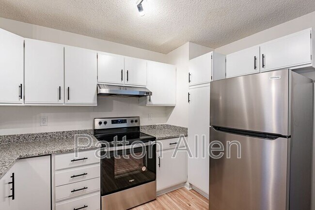 Foto del edificio - 104 Glenn Bridge Rd