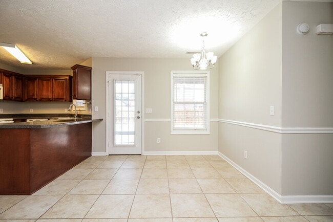 Building Photo - 3033 Mesquite Dr