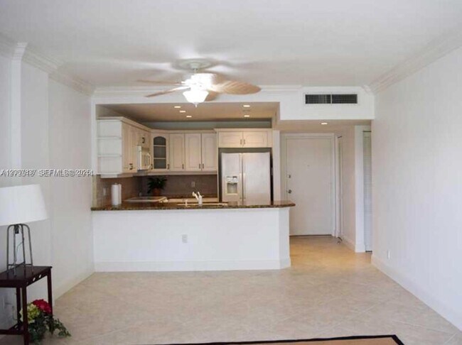 Foto del edificio - 100 Edgewater Dr