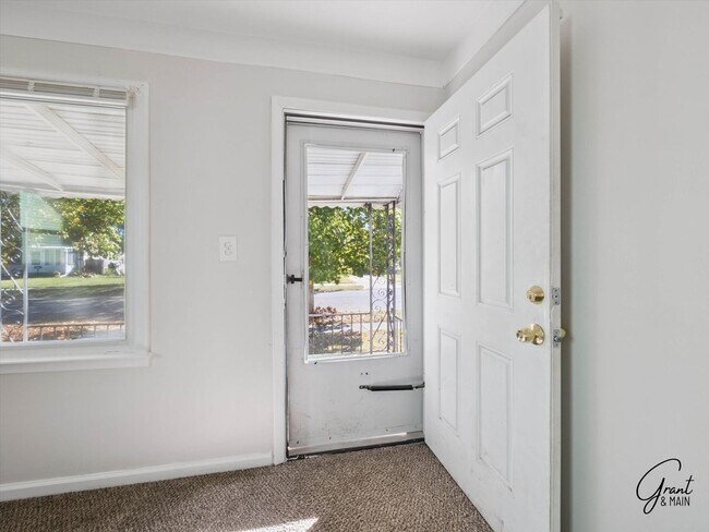 Foto del edificio - 3 Bedroom - 1 Bath - $1300