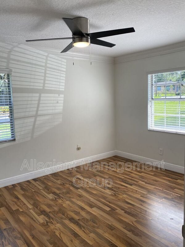 Building Photo - 207 Seminole St