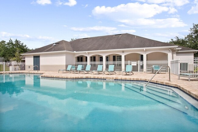 Building Photo - Silver Pointe at Leesburg