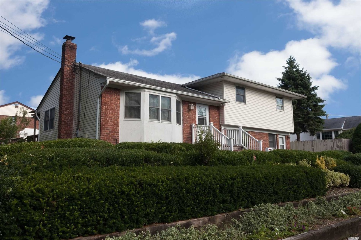 Primary Photo - 780 Plainview Rd