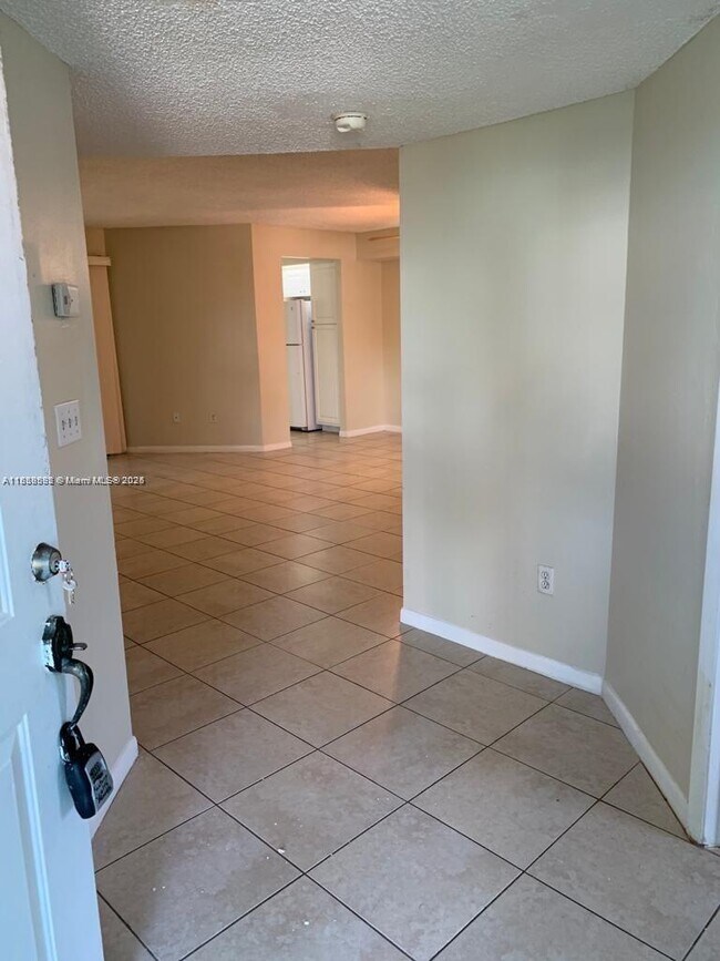 Building Photo - 2641 SE 20th Ct