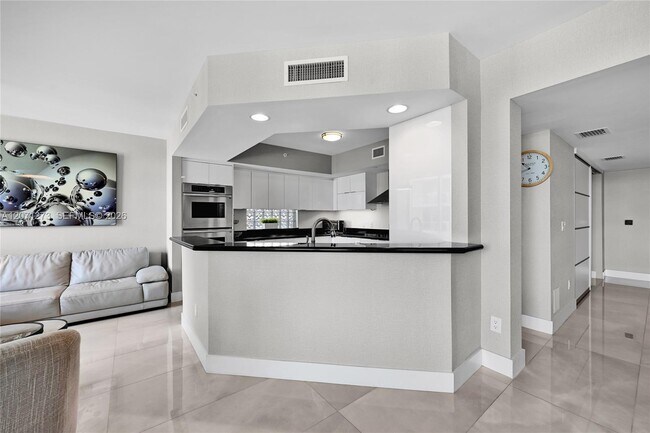 Foto del edificio - 3301 NE 183rd St