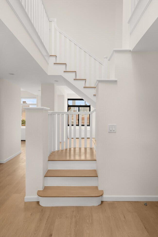 Building Photo - 124 E 79th St