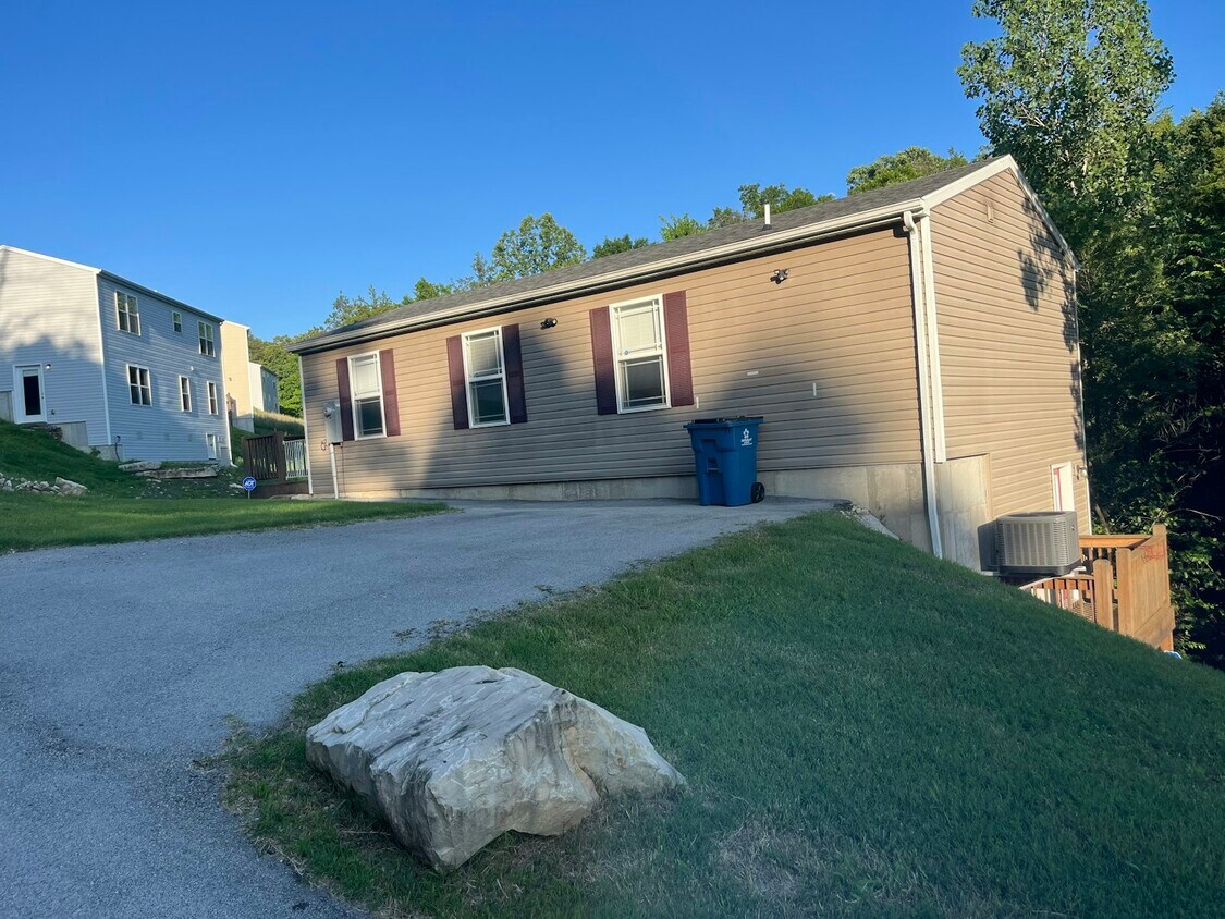 Foto principal - 191 Woodbridge Estates Dr