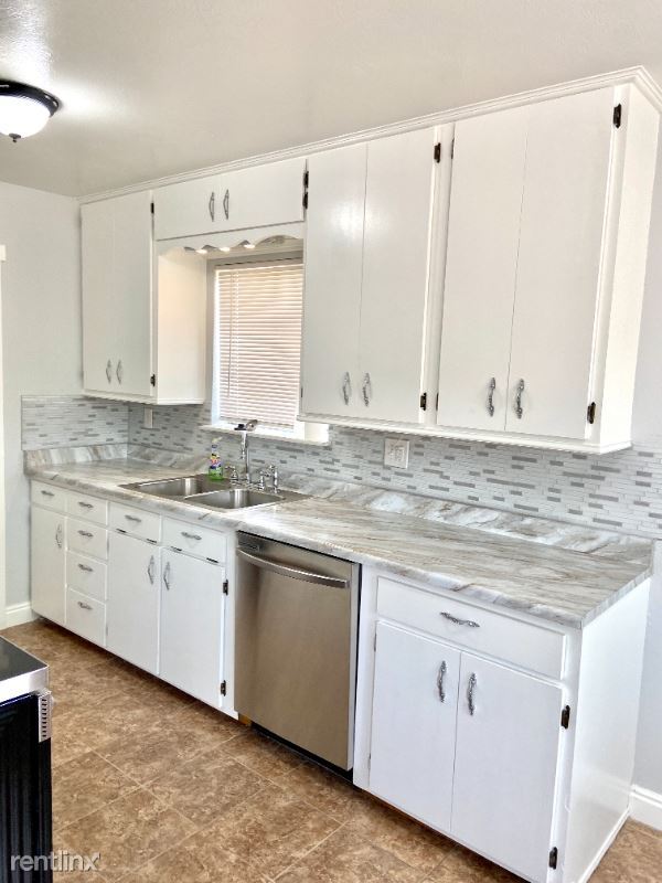 Building Photo - 4 br, 2 bath House - 1214 Holmes Dr