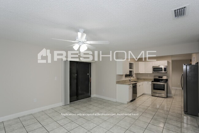 Foto del edificio - 10381 Sw 168Th St
