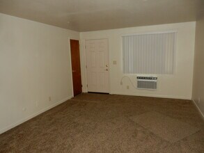 Building Photo - 1518 Sunrise Manor Way