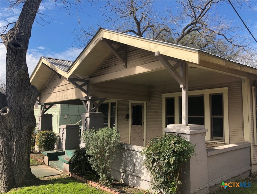 Primary Photo - 420 W San Antonio St