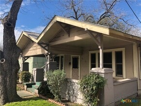 Building Photo - 420 W San Antonio St