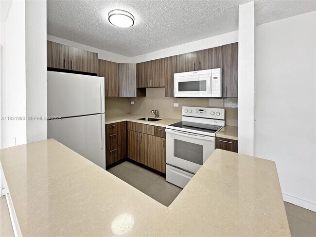 Foto del edificio - 7000 NW 179th St