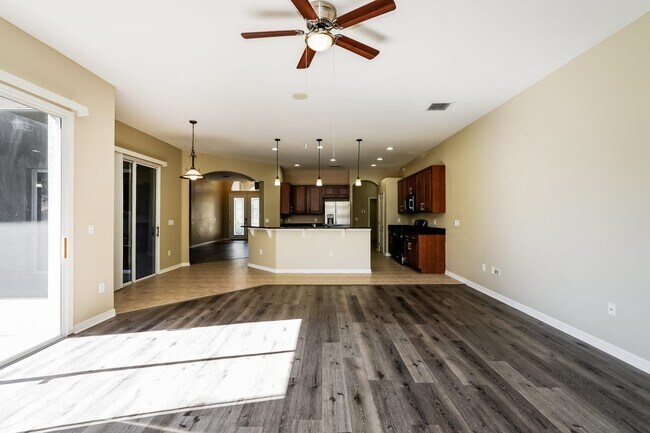 Building Photo - 1422 Beaconsfield Dr