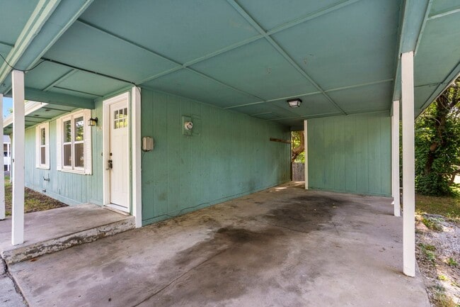 Building Photo - Are you looking for a cozy, updated home t...