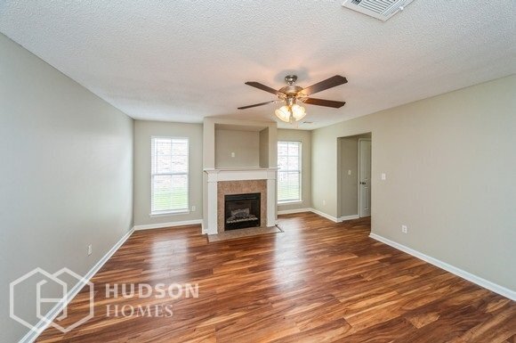 Foto del edificio - NOW AVAILABLE! - 12351 Strong Heart Trl, A...