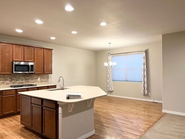 Foto del edificio - 5 Bedroom/4 Bathroom Ranch Style Home Loca...