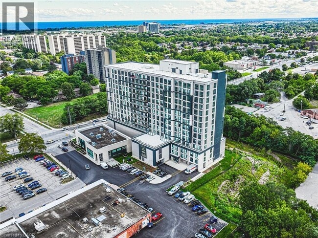 Building Photo - 870 Queenston Rd