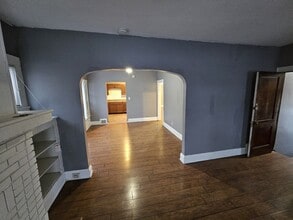 Building Photo - 4915 E 109th St