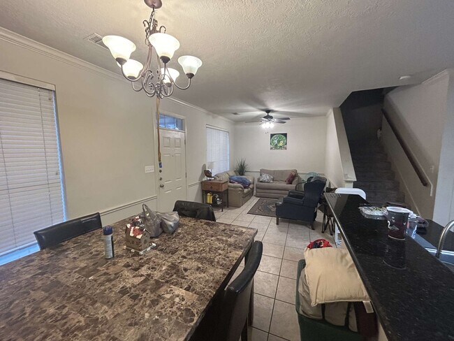 Foto del edificio - 223 Forest Dr Loop