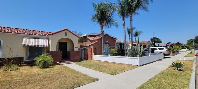 Foto del edificio - 6455 Gundry Ave