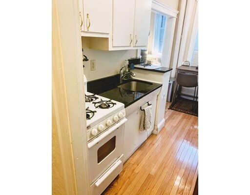Building Photo - 120 Riverway