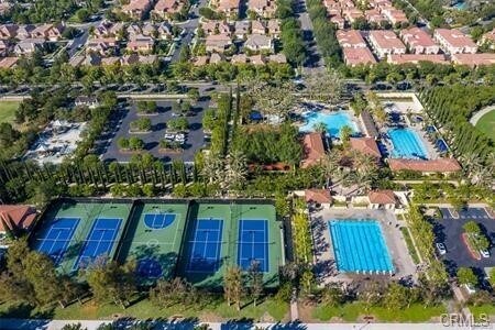 Foto del edificio - 220 Guinevere