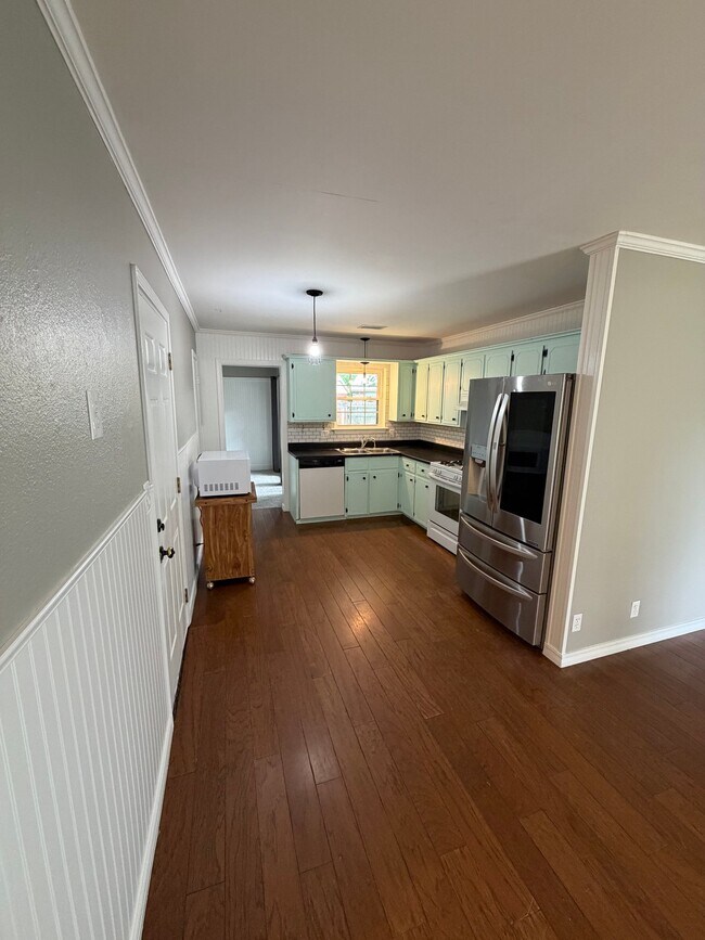 Foto del edificio - 329 N Date St