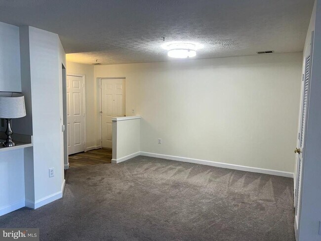 Foto del edificio - 625 Admiral Dr