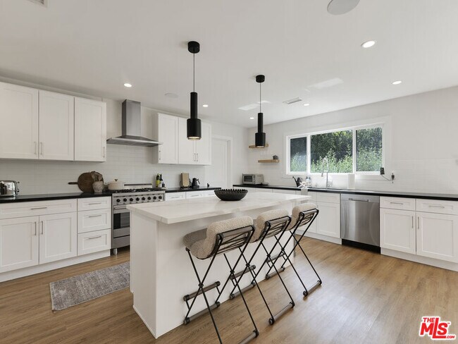 Foto del edificio - 13506 W Chandler Blvd